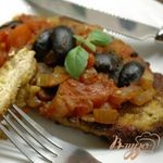 Курица Миланезе с томатным соусом и маслинами