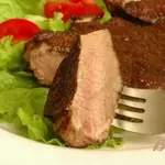 Стейк в кофейно-коричной панировке с какао