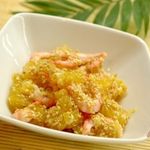 Азиатский салат с креветками и апельсином