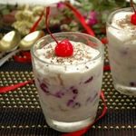 Десерт с ананасом и вишней