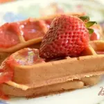 Клубничные вафли на завтрак