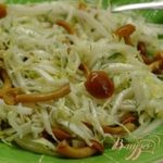 Салат из пекинской капусты с опятами