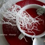 Десертный суп из клубники с воздушной рисовой лапшой