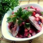 Винегрет с фасолью и сельдью