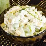 Салат с киви и куриным филе