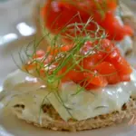Канапе с копченной семгой и с хреновым кремом