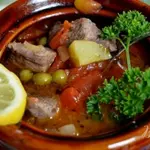 Говядина тушеная в горшочках