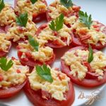 Помидоры с сыром и чесноком
