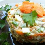 Салат с печенью трески и спагетти