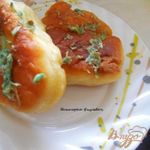 Пирожки с картофельным пюре с чесночной заправкой
