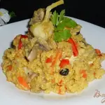 Кукурузная каша с курицей и грибами