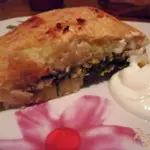 Картофельный рулет с яйцом и зеленью