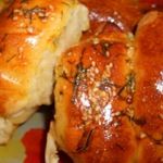 Рулетики с сардельками и сыром