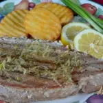 Стейки тунца с лимонным маслом и черным перцем