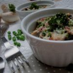 Зеленый горошек с ветчиной и грибами