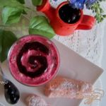 Мини-шарлотки с кремом из черной смородины