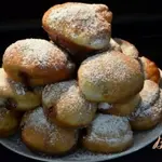 Донаты с малиновым джемом