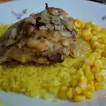 Тушеные куриные бедрышки с креольской приправой