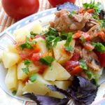 Курица с помидорами, соевым соусом и базиликом