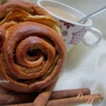 Булочки с яблоками и корицей