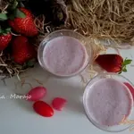 Клубничный смузи с миндалем