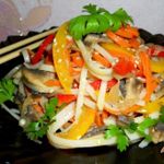 Китайский салат с рисовой лапшой