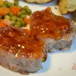 Свиные медальоны с мармеладным джемом