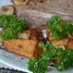 Хрустящий картофель с беконом и петрушкой