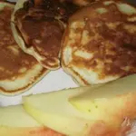 Творожно-яблочные оладьи