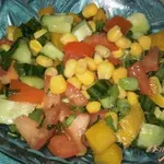 Салат из овощей и кукурузы