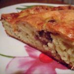 Сытный пирог с фрикадельками