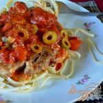 Свиные отбивные с зелеными оливками