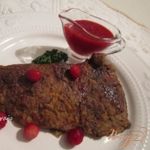 Говяжья печень с клюквенным соусом