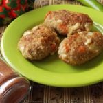 Котлеты с сыром, морковью и сельдереем.
