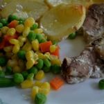 Тушеные свиные отбивные с овощами на молоке