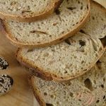 Хлеб с зеленым чаем и финиками