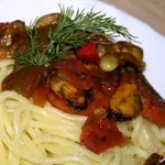 Спагетти с мидиями и овощами