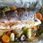 Кижуч запеченный в пергаменте с овощами