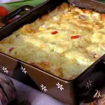 Фриттата с лососем, сладким перцем и луком-пореем