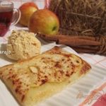 Дрожжевая лепешка с яблоками и корицей
