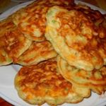Оладьи с консервированой кукурузкой и зеленым луком