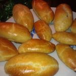 Пирожки с квашеной капустой.