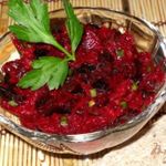 Салат из сырой свеклы с черносливом