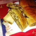 Слоеный рулет с грибами.