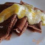 Шоколадные блины со сметанно-манговым соусом