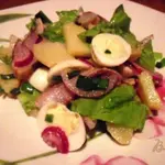 Салат из сельди, картофеля с перепелиными яйцами