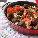 Мясные шарики с овощами и брынзой по-гречески
