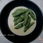 шпинатные клецки с сырным соусом