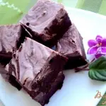 Брауни с сырно-черничной прослойкой