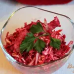 Сыроедческий салат с мясом птицы